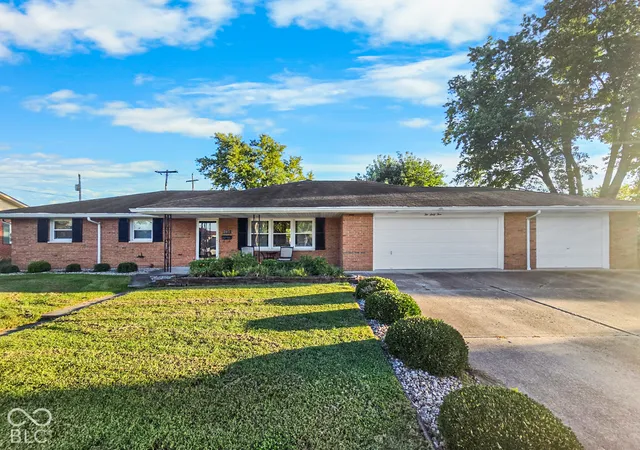 Photo 2 of Single family home for sale at 265 Taggart Dr, Seymour, IN 47274 | MLS# 22128635 | Listing updated on 2026-09-30