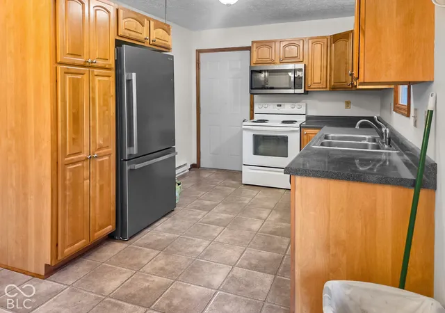 Photo 3 of Single family home for sale at 340 S State Hwy 7, North Vernon, IN 47265 | MLS# 22128640 | Listing updated on 2026-09-30