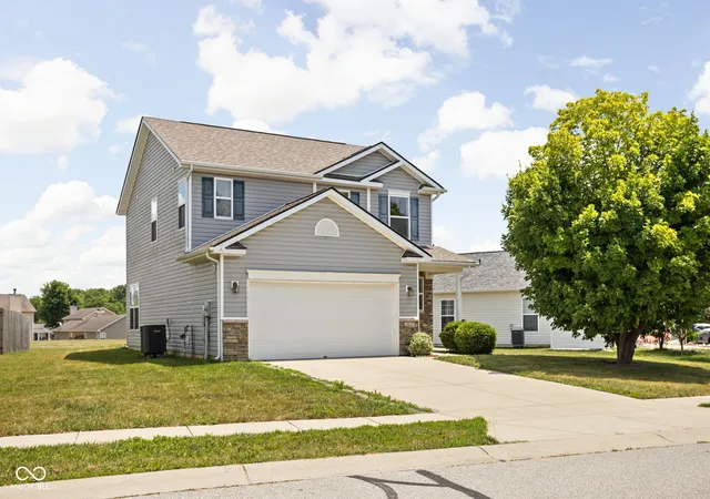 Photo 2 of Single family home for sale at 3827 Dusty Sands Rd, Whitestown, IN 46075 | MLS# 22128648 | Listing updated on 2026-10-05