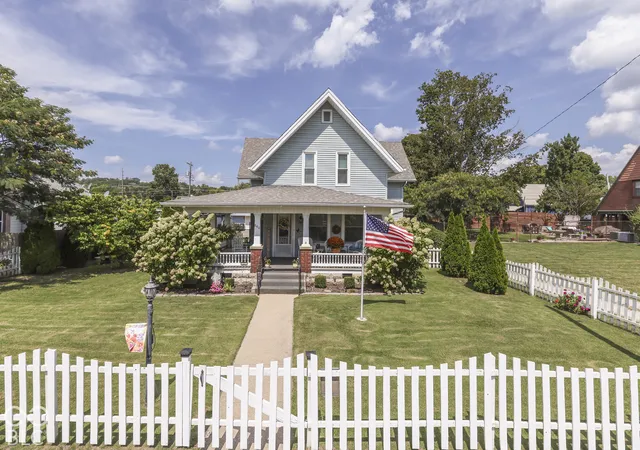 Photo 3 of Sale Pending at 840 E Washington St, Martinsville, IN 46151 | MLS# 22128664 | Listing updated on 2026-10-02