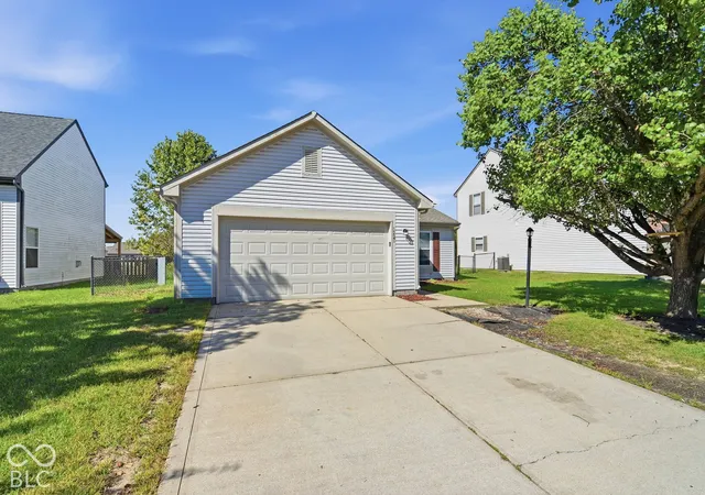 Photo 2 of Single family home for sale at 5220 Mesa Verde Dr, Indianapolis, IN 46237 | MLS# 22128665 | Listing updated on 2026-10-06
