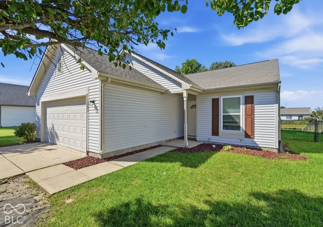 Photo 3 of Single family home for sale at 5220 Mesa Verde Dr, Indianapolis, IN 46237 | MLS# 22128665 | Listing updated on 2026-10-06