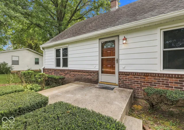 Photo 2 of Sale Pending at 2325 E Loretta Dr, Indianapolis, IN 46227 | MLS# 22128668 | Listing updated on 2026-10-04