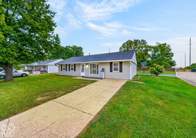 Photo 3 of Single family home for sale at 1615 Younce St, Franklin, IN 46131 | MLS# 22128670 | Listing updated on 2026-10-02