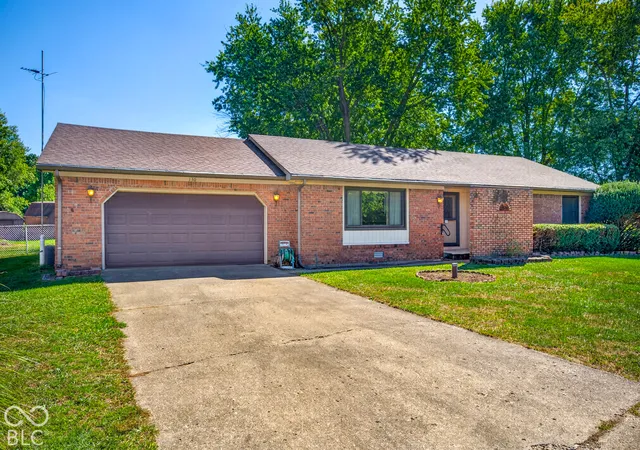 Photo 3 of Single family home for sale at 130 Brookside Ct, Franklin, IN 46131 | MLS# 22128676 | Listing updated on 2026-10-04