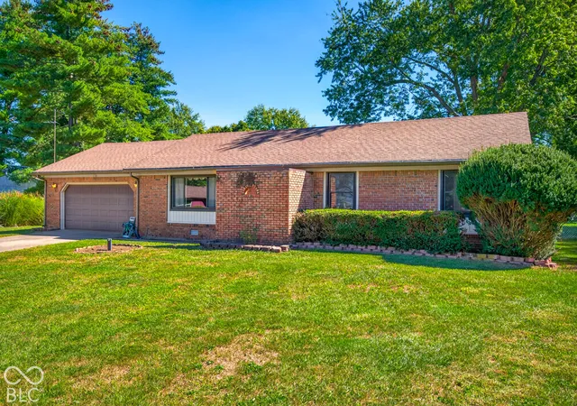 Photo 3 of Single family home for sale at 130 Brookside Ct, Franklin, IN 46131 | MLS# 22128676 | Listing updated on 2026-10-04