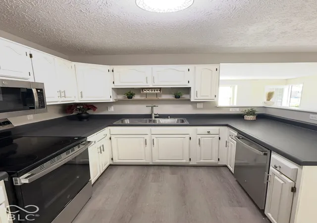 Photo 4 of Condo for sale at 1763 Wellesley #1i, Indianapolis, IN 46219 | MLS# 22128682 | Listing updated on 2026-09-30