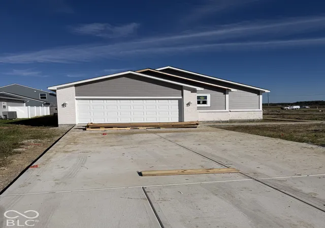 Photo 2 of Single family home for sale at 1445 Wigwam Ln, Martinsville, IN 46151 | MLS# 22128683 | Listing updated on 2026-09-29
