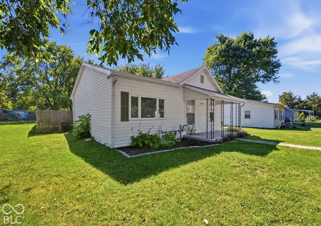 Photo 3 of Single family home for sale at 1033 E 3rd Street, Greenfield, IN 46140 | MLS# 22128686 | Listing updated on 2026-09-30
