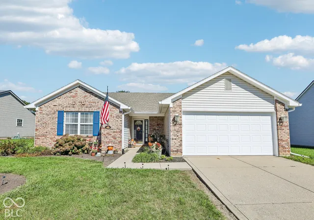 Photo 1 of Single family home for sale at 320 E Quail Wood Ln, Westfield, IN 46074 | MLS# 22128694 | Listing updated on 2026-10-01