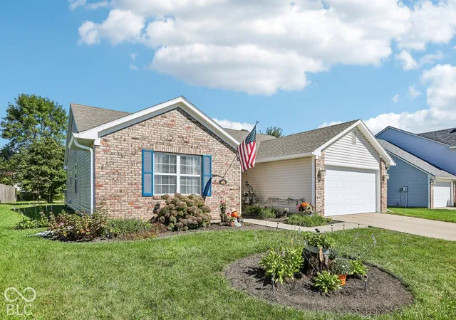 Photo 2 of Single family home for sale at 320 E Quail Wood Ln, Westfield, IN 46074 | MLS# 22128694 | Listing updated on 2026-10-01
