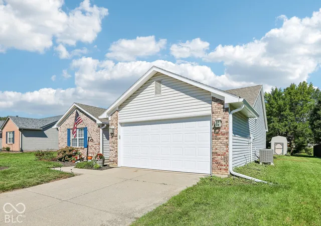 Photo 3 of Single family home for sale at 320 E Quail Wood Ln, Westfield, IN 46074 | MLS# 22128694 | Listing updated on 2026-10-01