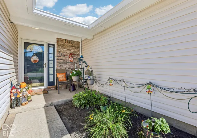 Photo 3 of Single family home for sale at 320 E Quail Wood Ln, Westfield, IN 46074 | MLS# 22128694 | Listing updated on 2026-10-01