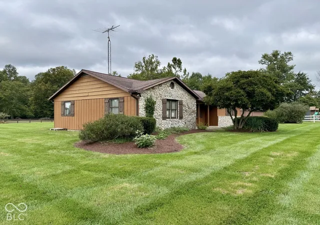 Photo 3 of Sale Pending at 7729 N County Rd 100 E, Brazil, IN 47834 | MLS# 22128713 | Listing updated on 2026-10-05