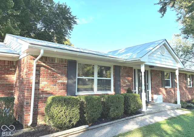 Photo 2 of Single family home for sale at 1404 Orchard Park Dr N, Carmel, IN 46280 | MLS# 22128719 | Listing updated on 2026-10-01