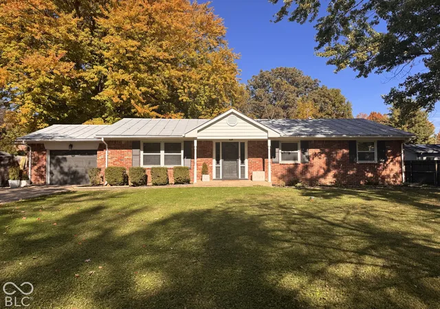 Photo 2 of Single family home for sale at 1404 Orchard Park Dr N, Carmel, IN 46280 | MLS# 22128719 | Listing updated on 2026-10-27