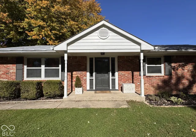 Photo 3 of Single family home for sale at 1404 Orchard Park Dr N, Carmel, IN 46280 | MLS# 22128719 | Listing updated on 2026-10-27