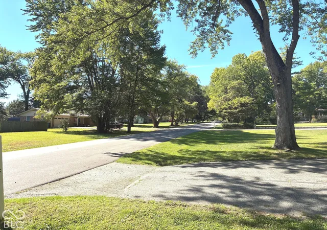 Photo 3 of Single family home for sale at 1404 Orchard Park Dr N, Carmel, IN 46280 | MLS# 22128719 | Listing updated on 2026-10-01