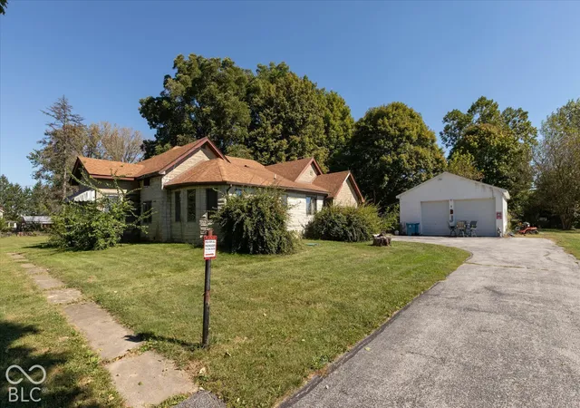 Photo 2 of Single family home for sale at 1255 N Franklin Rd, Greenwood, IN 46143 | MLS# 22128723 | Listing updated on 2026-10-01