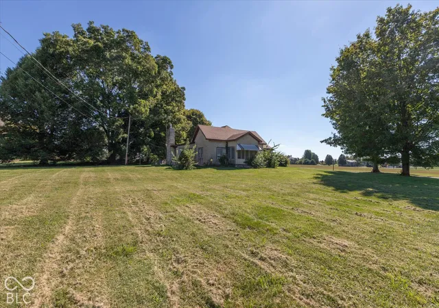 Photo 3 of Single family home for sale at 1255 N Franklin Rd, Greenwood, IN 46143 | MLS# 22128723 | Listing updated on 2026-10-01
