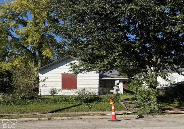 Photo 3 of Single family home for sale at 1404 W 2nd Street, Anderson, IN 46016 | MLS# 22128736 | Listing updated on 2026-09-29
