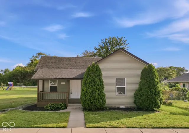Photo 1 of Single family home for sale at 723 W Oak St, Seymour, IN 47274 | MLS# 22128757 | Listing updated on 2026-10-02