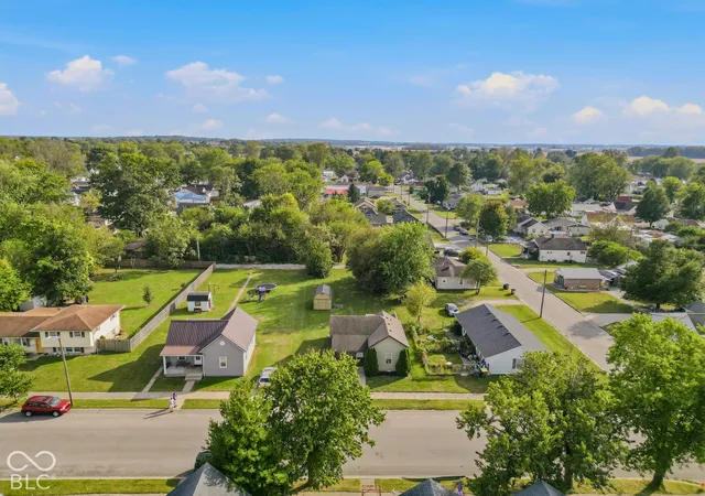 Photo 2 of Single family home for sale at 723 W Oak St, Seymour, IN 47274 | MLS# 22128757 | Listing updated on 2026-10-02