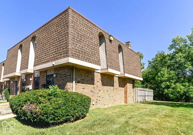 Condo for sale at 7417 Country Brk Dr, Indianapolis, IN 46260 | MLS# 22128771
