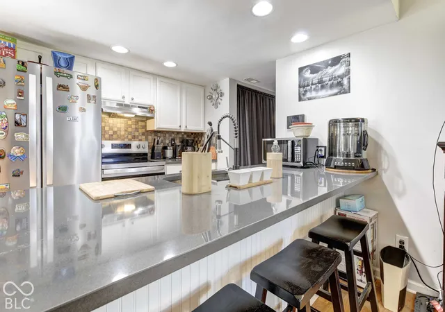 Photo 3 of Condo for sale at 3031 Arrow Wood Ln, Indianapolis, IN 46214 | MLS# 22128773 | Listing updated on 2026-10-08