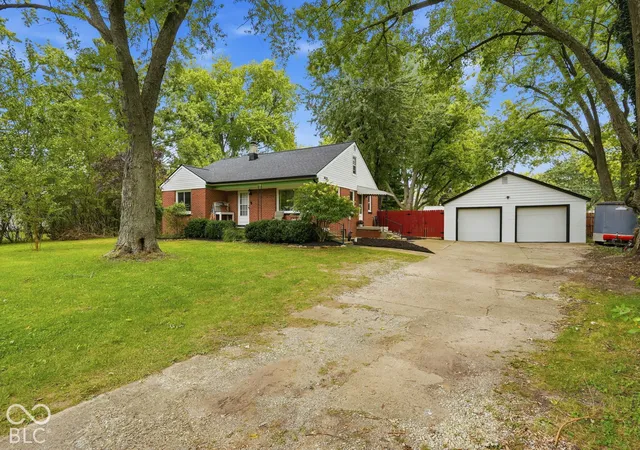 Photo 2 of Single family home for sale at 5632 Henderson Dr, Brownsburg, IN 46112 | MLS# 22128775 | Listing updated on 2026-10-03