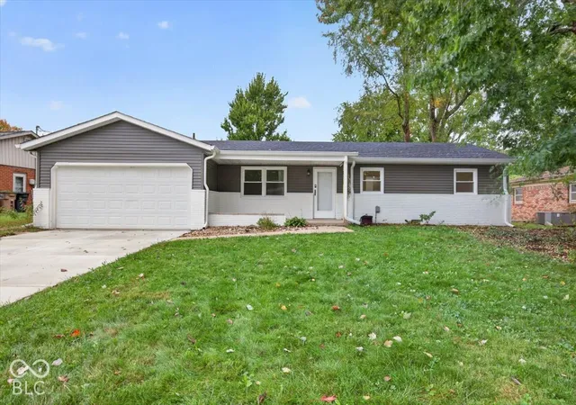 Photo 2 of Single family home for sale at 2815 Yellowwood Ct, Columbus, IN 47203 | MLS# 22128790 | Listing updated on 2026-10-06