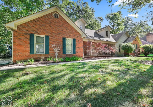 Photo 3 of Single family home for sale at 431 N Timber Trl, Greenwood, IN 46142 | MLS# 22128822 | Listing updated on 2026-09-30