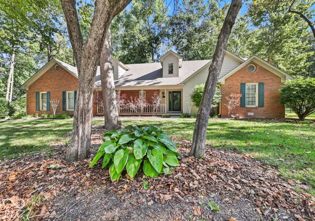 Photo 3 of Single family home for sale at 431 N Timber Trl, Greenwood, IN 46142 | MLS# 22128822 | Listing updated on 2026-09-30