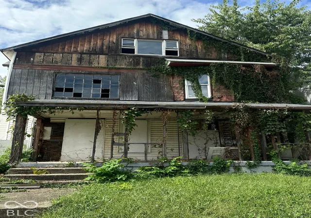 Photo 1 of Single family home for sale at 3310 N Capitol, Indianapolis, IN 46208 | MLS# 22128825 | Listing updated on 2026-09-30