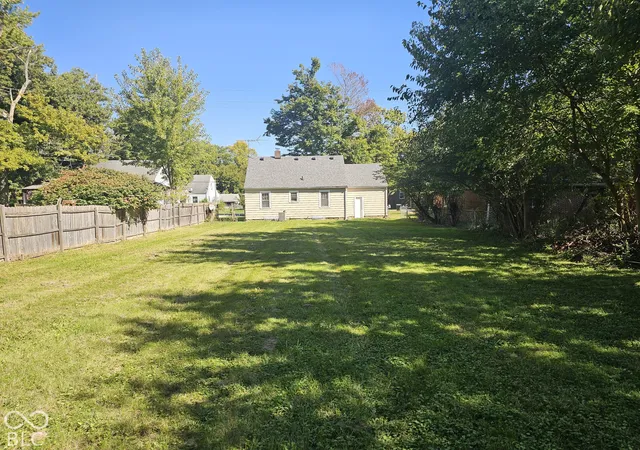 Photo 3 of Single family home for sale at 211 Nursery Rd, Anderson, IN 46012 | MLS# 22128833 | Listing updated on 2026-09-29