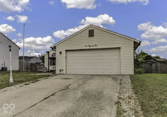 Photo 2 of Single family home for sale at 625 Woods Xing Dr, Indianapolis, IN 46239 | MLS# 22128840 | Listing updated on 2026-10-25
