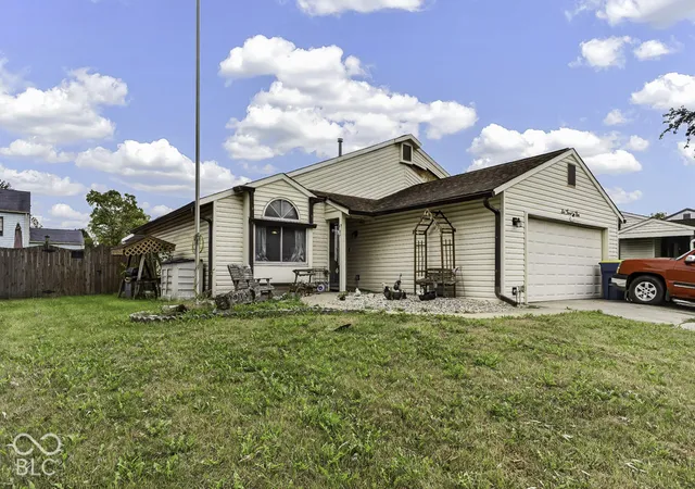 Photo 4 of Single family home for sale at 625 Woods Xing Dr, Indianapolis, IN 46239 | MLS# 22128840 | Listing updated on 2026-10-25