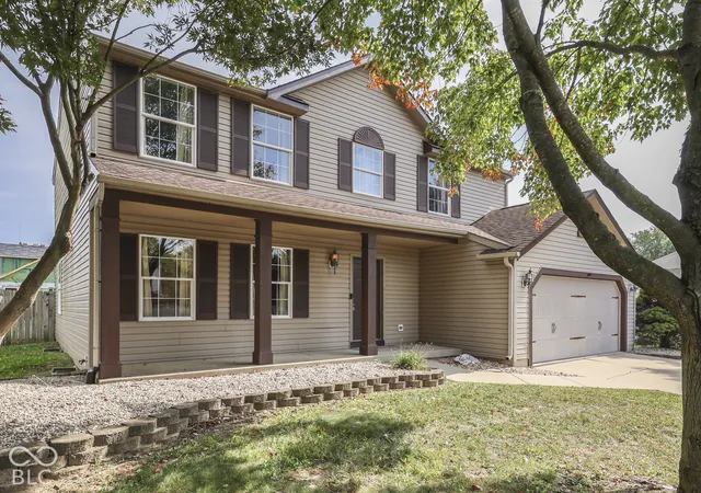 Photo 2 of Single family home for sale at 973 Thornwood Dr, Greenwood, IN 46143 | MLS# 22128850 | Listing updated on 2026-10-05