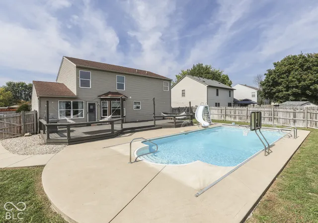 Photo 3 of Single family home for sale at 973 Thornwood Dr, Greenwood, IN 46143 | MLS# 22128850 | Listing updated on 2026-10-05