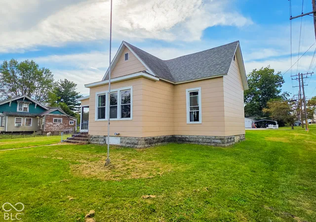Photo 3 of Single family home for sale at 321 S Meridian, Jasonville, IN 47438 | MLS# 22128856 | Listing updated on 2026-10-03