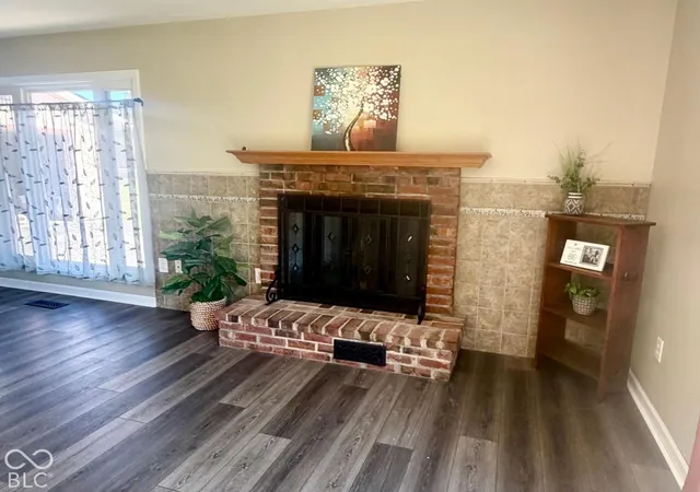 Photo 2 of Sale Pending at 256 E Park St, Plainfield, IN 46168 | MLS# 22128867 | Listing updated on 2026-10-04