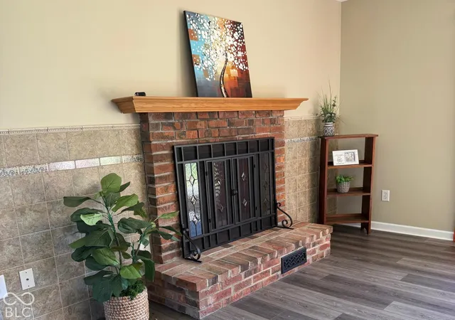 Photo 3 of Sale Pending at 256 E Park St, Plainfield, IN 46168 | MLS# 22128867 | Listing updated on 2026-10-04