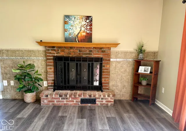 Photo 3 of Sale Pending at 256 E Park St, Plainfield, IN 46168 | MLS# 22128867 | Listing updated on 2026-10-04
