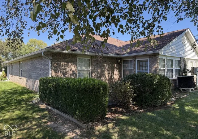 Photo 3 of Sale Pending at 955 Plaza Dr, Martinsville, IN 46151 | MLS# 22128873 | Listing updated on 2026-10-03