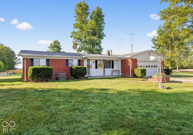 Photo 2 of Single family home for sale at 149 W Hickory Dr, Greenfield, IN 46140 | MLS# 22128877 | Listing updated on 2026-09-30
