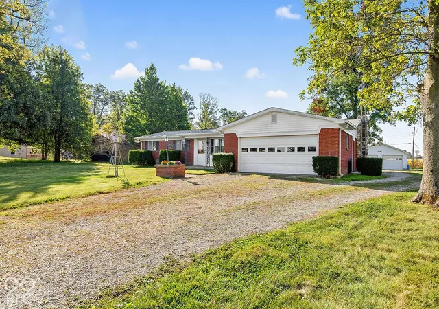 Photo 3 of Single family home for sale at 149 W Hickory Dr, Greenfield, IN 46140 | MLS# 22128877 | Listing updated on 2026-09-30