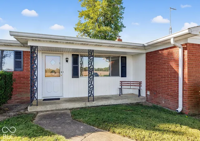Photo 3 of Single family home for sale at 149 W Hickory Dr, Greenfield, IN 46140 | MLS# 22128877 | Listing updated on 2026-09-30