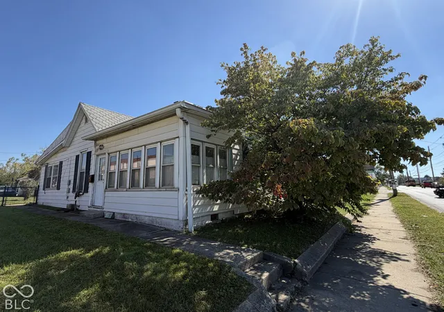 Photo 2 of Single family home for sale at 2013 S Meridian St, Indianapolis, IN 46225 | MLS# 22128878 | Listing updated on 2026-09-30