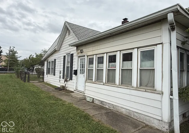 Photo 3 of Single family home for sale at 2013 S Meridian St, Indianapolis, IN 46225 | MLS# 22128878 | Listing updated on 2026-09-30