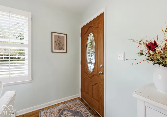 Photo 3 of Single family home for sale at 895 W Poplar St, Zionsville, IN 46077 | MLS# 22128890 | Listing updated on 2026-10-02